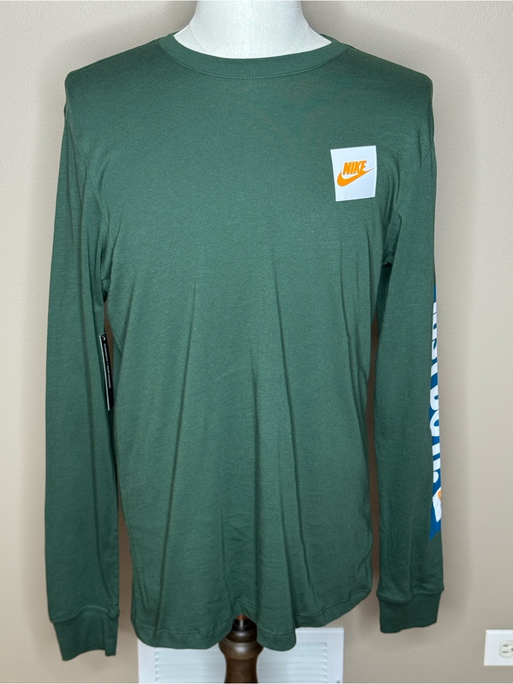 Nike The Nike Tee mens green long sleeve t-shirt size M 100% cotton.